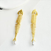 Articulated fish pendant necklace